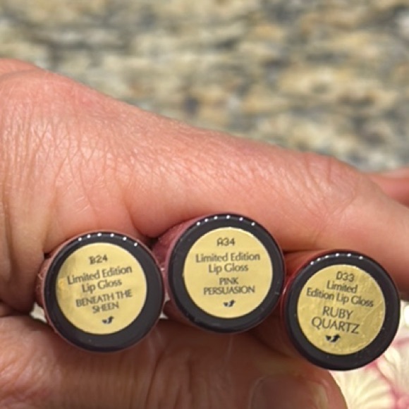 Estee Lauder Lip Gloss, & limited edition eyeshadow palette - Picture 2 of 6